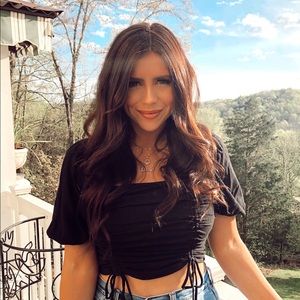 Meet your Posher, Elizabeth